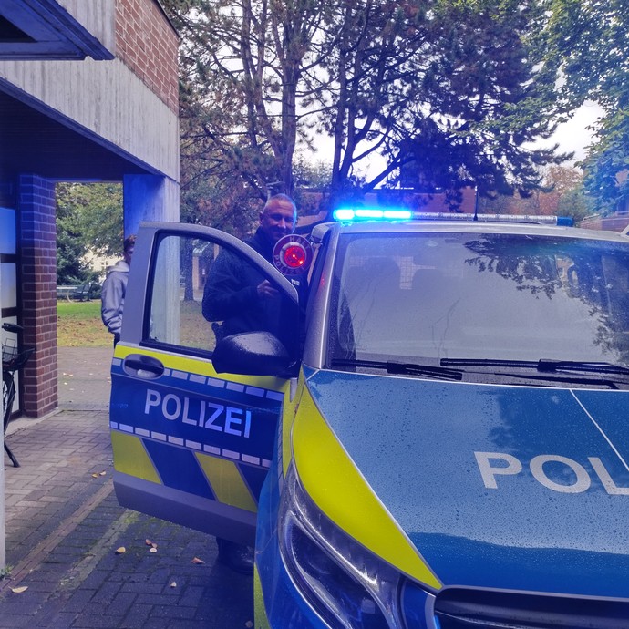 Polizeiauto (vergrößerte Bildansicht wird geöffnet)