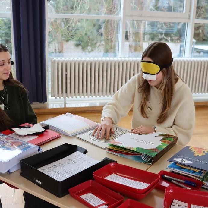 Besuch der Partnerschule (vergrößerte Bildansicht wird geöffnet)