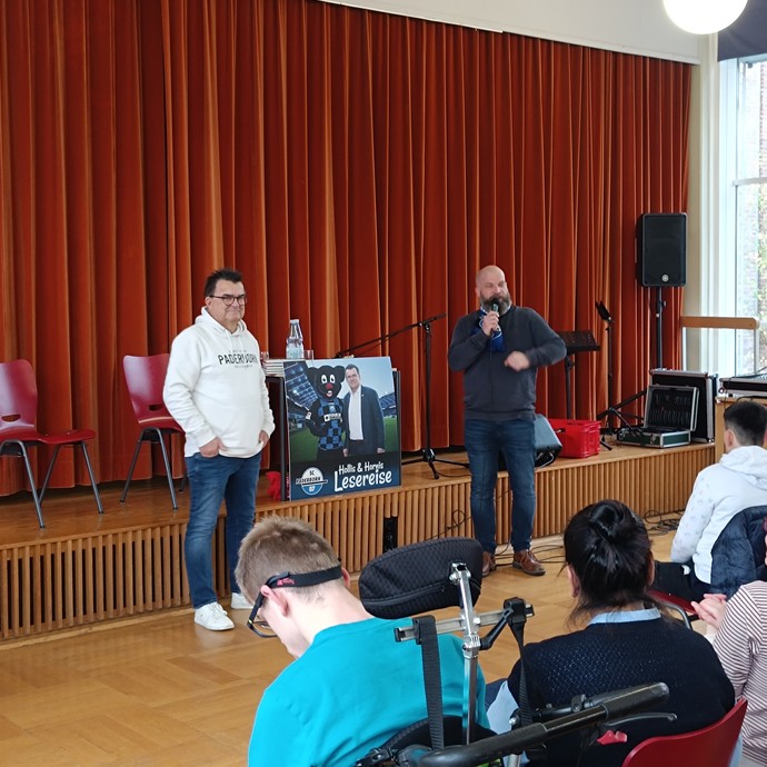 Vorlesen (vergrößerte Bildansicht wird geöffnet)