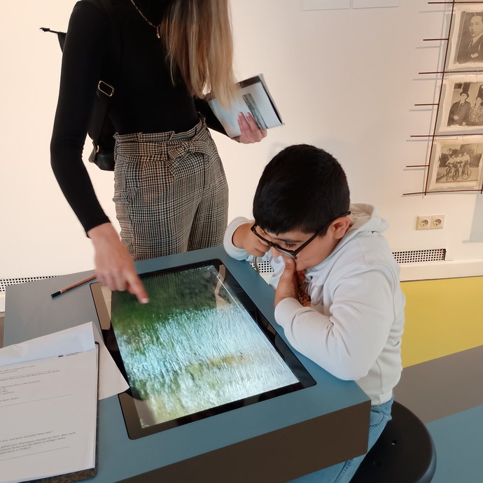 Schüler im Stadtmuseum Schüler im Stadtmuseum (vergrößerte Bildansicht wird geöffnet)