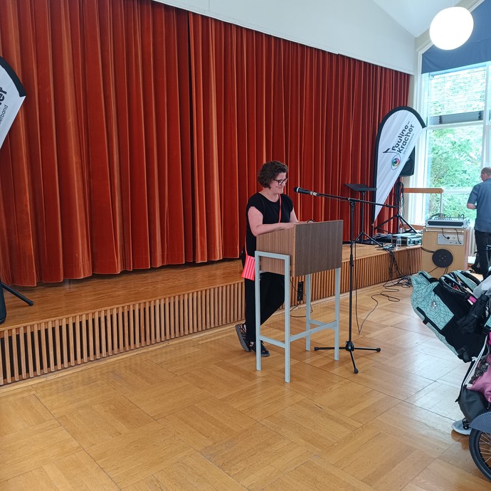Abschlussfeier (vergrößerte Bildansicht wird geöffnet)
