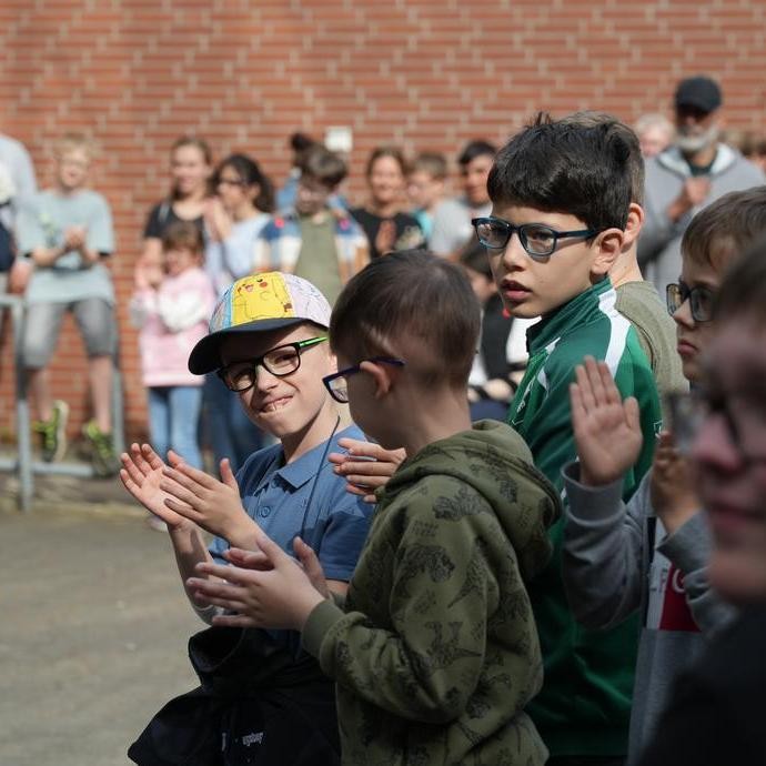 Schülerinnen und Schüler (vergrößerte Bildansicht wird geöffnet)