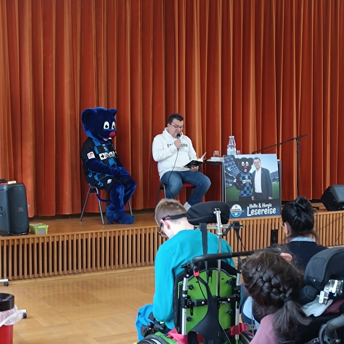 Vorlesen (vergrößerte Bildansicht wird geöffnet)