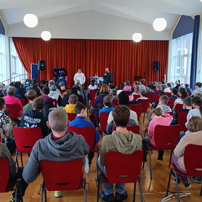 Vorlesen (vergrößerte Bildansicht wird geöffnet)