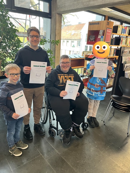 Teilnehmerinnen der Pauline-Schule am Lesewettbewerb (vergrößerte Bildansicht wird geöffnet)